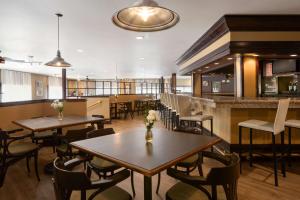 Restavracija oz. druge možnosti za prehrano v nastanitvi Days Inn by Wyndham Renfrew Conference Centre