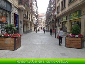 Гости Zubia Urban Rooms