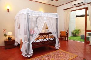 Postel nebo postele na pokoji v ubytování Villa Velmarie Yoga and Ayurveda house all inclusive