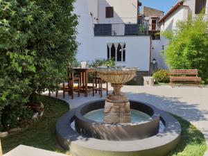 A garden outside Residenza Palazzo Fortuna - Boutique Hotel