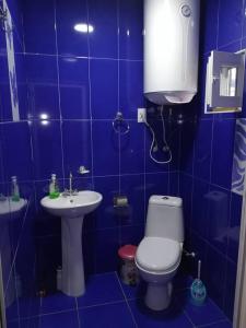 Koupelna v ubytování Sanmari + 11 fotografií