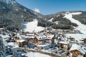 Obiekt Kristallhotel Corona-Krone zimą