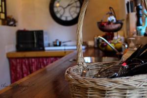 Bebidas en Tomah Retreat - Studio BREATHE with fireplace
