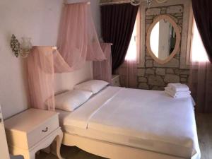 Lova arba lovos apgyvendinimo įstaigoje Alacati Alaris Hotel