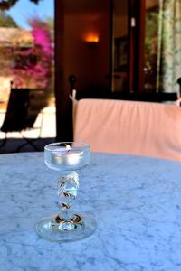 Petit Hotel Es Figueral italokat is kínál