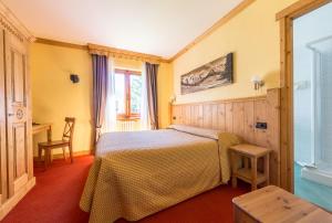 Postel nebo postele na pokoji v ubytování Hotel Crampon