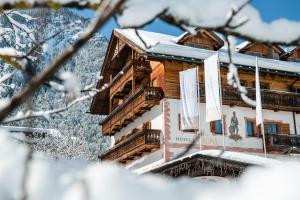 Obiekt Kristallhotel Corona-Krone zimą