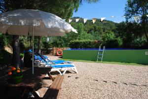 A garden outside Masia El Canalot - Molí Del Pont