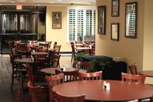 A restaurant or other place to eat at Marble Waters Hotel & Suites, Trademark by Wyndham