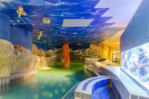 Bazén v ubytování Hunguest Hotel Aqua Sol nebo v jeho okolí