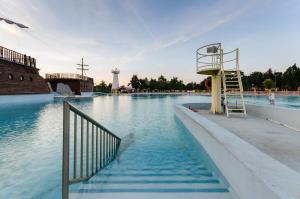 Bazén v ubytování Hunguest Hotel Aqua Sol nebo v jeho okolí