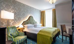 Postel nebo postele na pokoji v ubytování Hotel Bristol