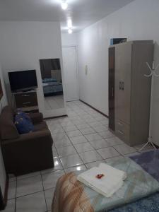 Televízia a/alebo spoločenská miestnosť v ubytovaní Apto Jk em Cachoeirinha