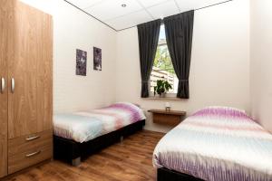Katil atau katil-katil dalam bilik di Camping en vakantiewoning 'Ut Tumpke'
