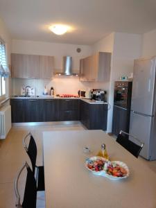 Kuchyň nebo kuchyňský kout v ubytování B&B Lil + 37 fotografií