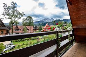 Общий вид на горы или вид на горы из варианта проживания в семье