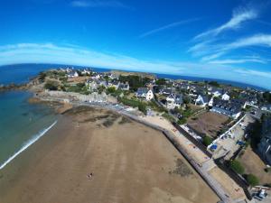 Photo de la galerie de l'établissement Plage du Pont - Chambres d'Hôtes, à Saint-Malo