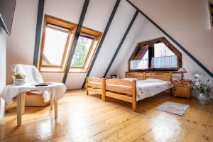 Кровать или кровати в номере Oleksandra Protsenko "Oleńka" Willa Asieńka