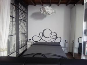 A bed or beds in a room at Alloggio Fronte Egizio