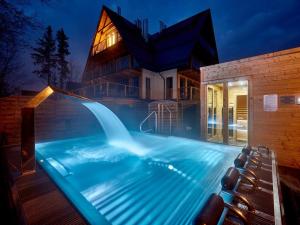 Bazén v ubytování Harnasiowa Izba SPA - Apartamenty Pod Giewontem nebo v jeho okolí