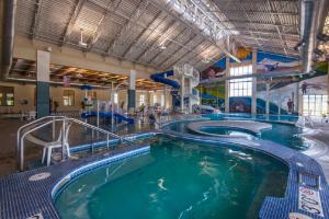 สระว่ายน้ำที่อยู่ใกล้ ๆ หรือใน Slopeside Luxury Villa #126 Next To Resort With Steam Shower & Amazing Views - 500 Dollars Of FREE Activities & Equipment Rentals Daily