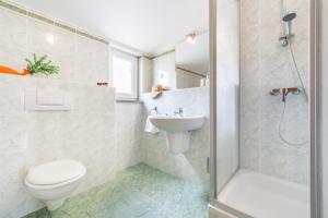 Koupelna v ubytování Ferienhaus Rajka + 37 fotografií