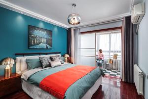 Tempat tidur dalam kamar di NanJing GuLou·Lion Bridge· Locals Apartment 00152470