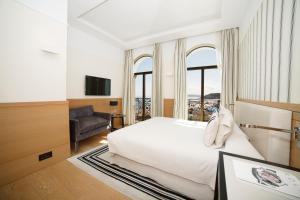 Кровать или кровати в номере Gran Hotel Sardinero