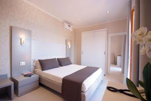 Кровать или кровати в номере Hotel La Perla Del Golfo