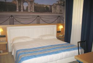 Ένα ή περισσότερα κρεβάτια σε δωμάτιο στο Hotel Domenichino