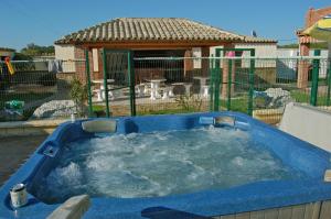a hot tub with water in a yard at Residencial La Teja in Zahora