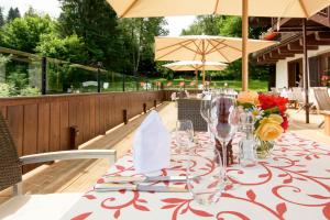 Restoran või mõni muu söögikoht majutusasutuses Hotel zur Post
