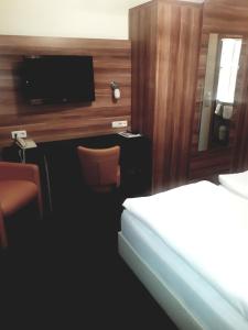 Postel nebo postele na pokoji v ubytování Hotel-Gasthof Talblick