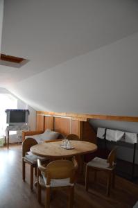 a room with a table and chairs and a bed at Baza Sportiva Adelina in Cîmpulung