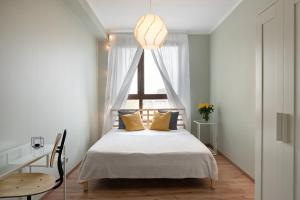 เตียงในห้องที่ Nowy Apartament Odra Tower - 71 m - 900 m od Rynku