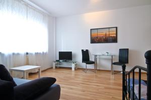 a living room with a couch and chairs and a table at Top Apartments in zentraler Lage in Cologne