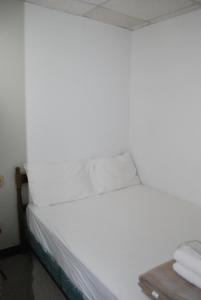 Posteľ alebo postele v izbe v ubytovaní Bowery Grand Hotel