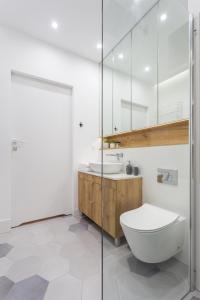 A bathroom at City of the Kings - Pastel Apartment Lubelska 10