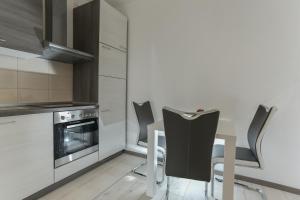 Η κουζίνα ή μικρή κουζίνα στο Apartment Star +7 φωτογραφίες