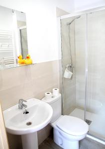 Koupelna v ubytování Hostal Fonda Prat + 37 fotografií