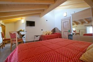 Tempat tidur dalam kamar di Hotel Garni Le Corti