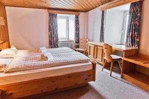Posteľ alebo postele v izbe v ubytovaní Hotel Bernina Hospiz