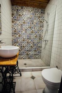 Bilik mandi di Green Sheep Boutique Hotel