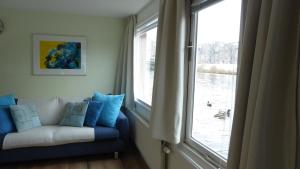 Gallery image of Houseboat In The Center, 5 min walk to Tropical Museum, Free Wifi! in Amsterdam