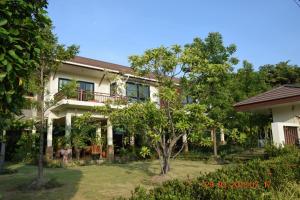 an image of a house with trees in front of it at Rimtalay Angsila Guesthouse in Ang Sila