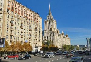モスクワにあるHoliday Kutuzovskyの大きな建物