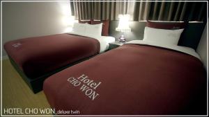 Postel nebo postele na pokoji v ubytování Hotel Chowon