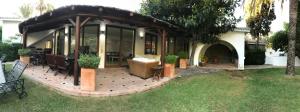 Ogród w obiekcie Villa with Heated Pool and Jacuzzi close to Puerto Banus and Beach