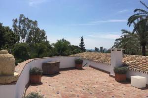 Zdjęcie z galerii obiektu Villa with Heated Pool and Jacuzzi close to Puerto Banus and Beach w mieście Estepona