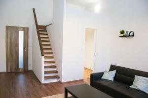 Гостиная зона в Sunny Aircon Apartment in the Centre of Slaný